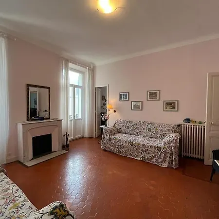 A005 Spacious And Bright Close To Croisette Holiday home Cannes